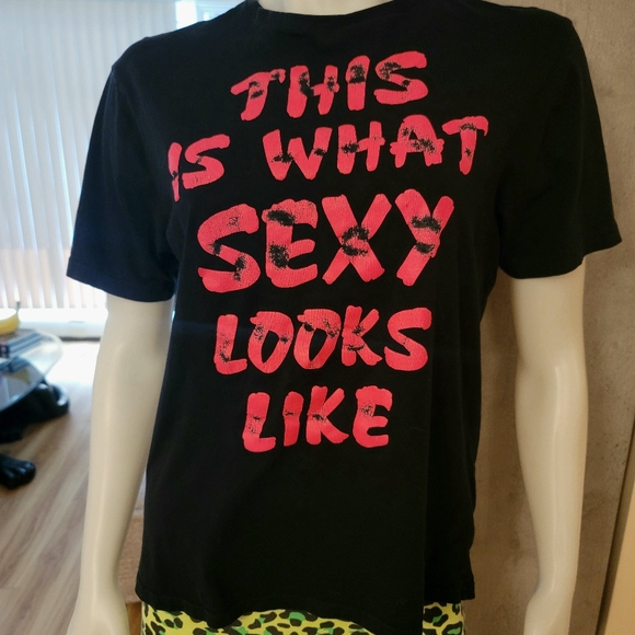 2000's Black and Pink Graphic Tee T-Shirt Unisex Sexy - Picture 1 of 2